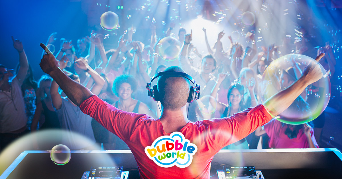 IN DISCOTECA CON LA MACCHINA SPARA BOLLE  DI SAPONE BUBBLE WORLD!
